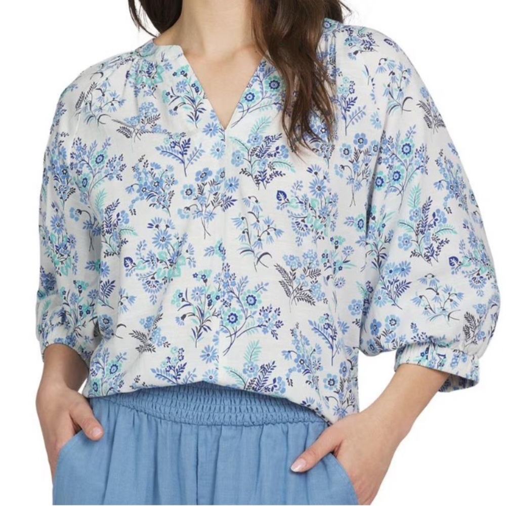 Chaps 3/4 sleeve floral v neck‎ top